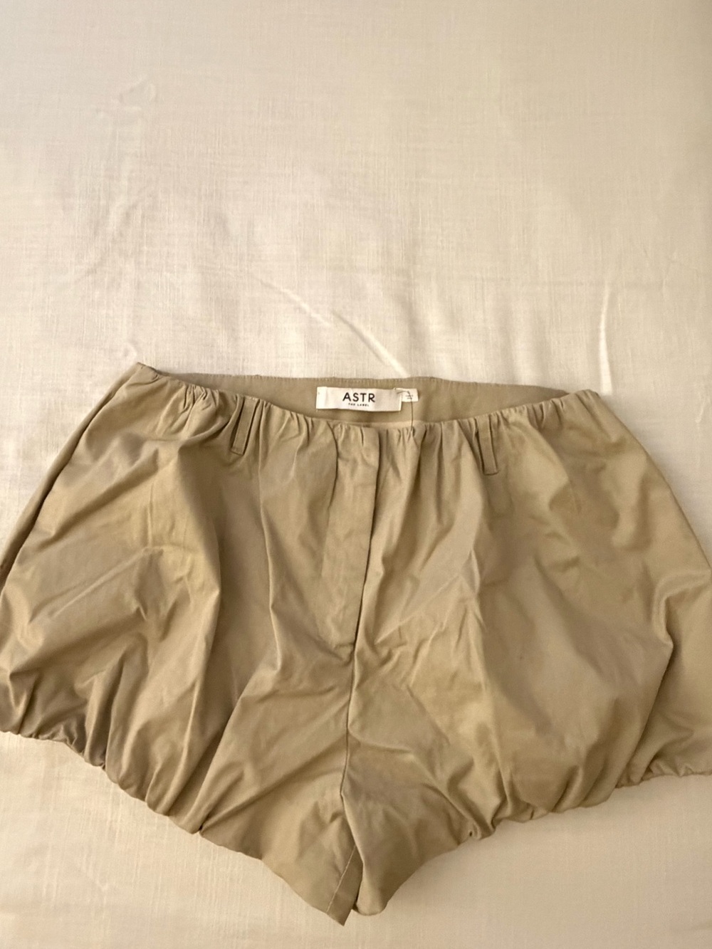 ASTR The Label Margeen Pleated High Waist Khaki Shorts Size S NWOT - Picture 7 of 9